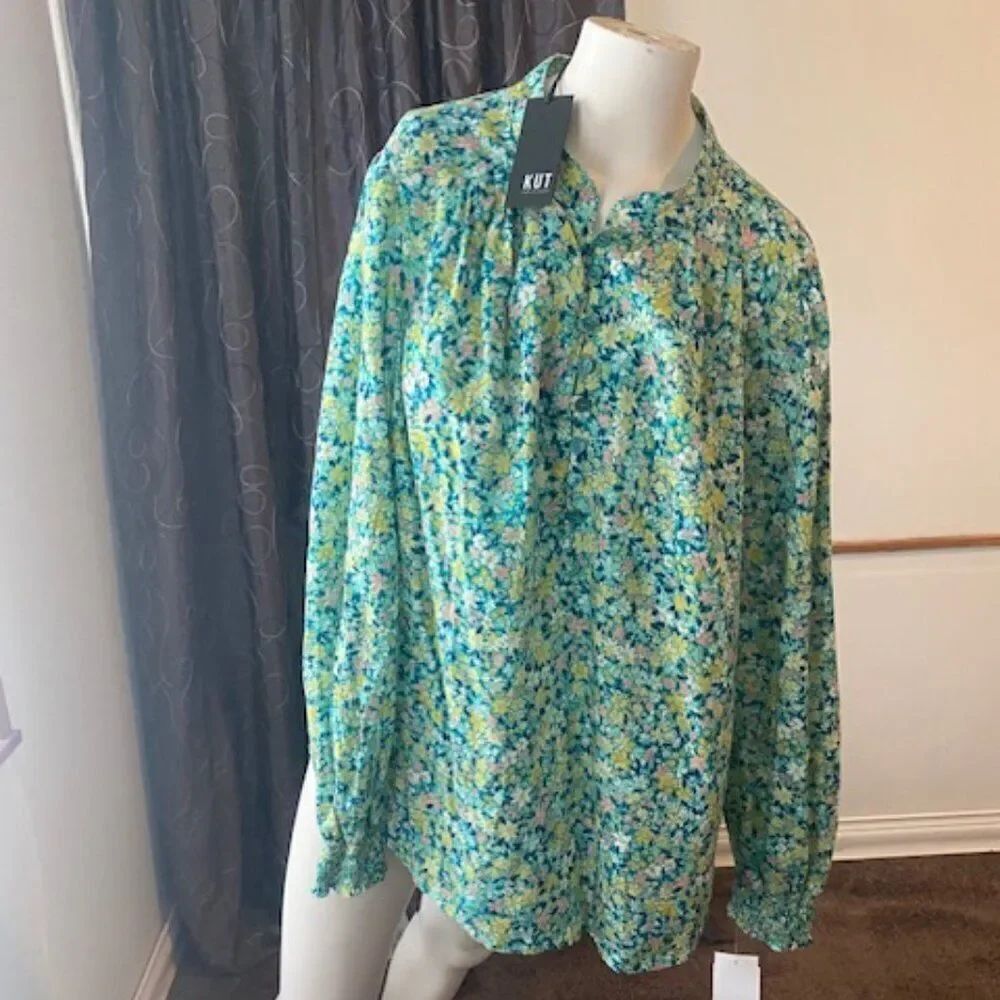 Kut from the Kloth Sharay Green Floral Peasant smocked cuffs blouse, size 1X